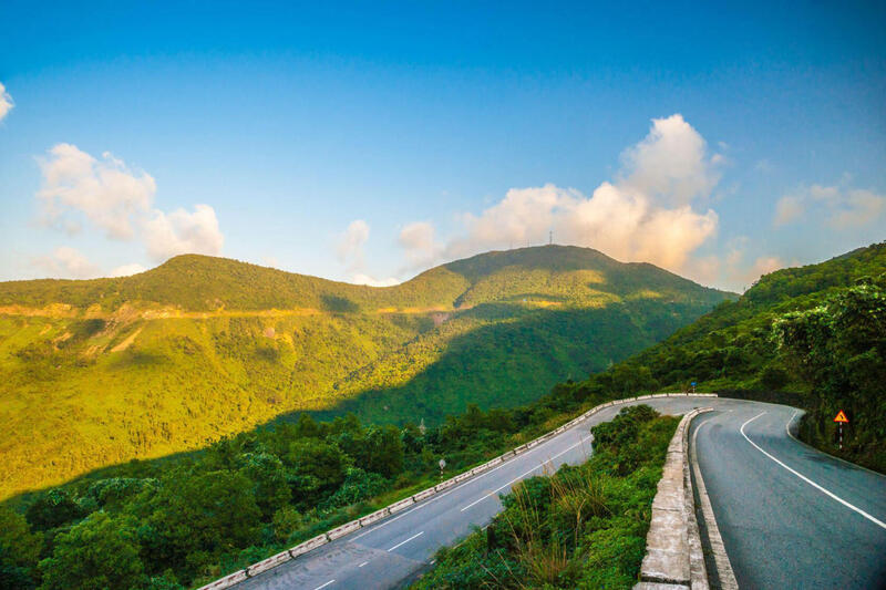 Top 10 most beautiful roads in Vietnam for motorbike riders 2