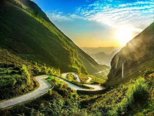 Top 10 most beautiful roads in Vietnam for motorbike riders