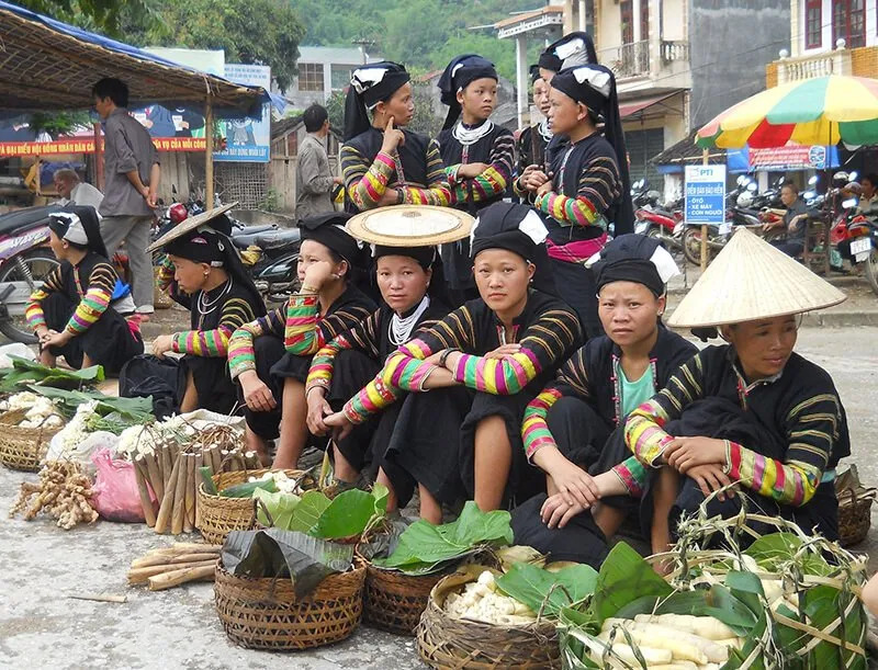 visit cao bang market